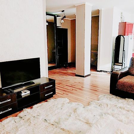 Apartment On Sauran Str Center Astana Ngoại thất bức ảnh